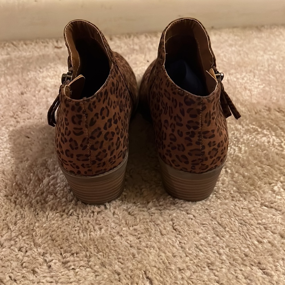 Size 7 booties - Picture 3 of 4